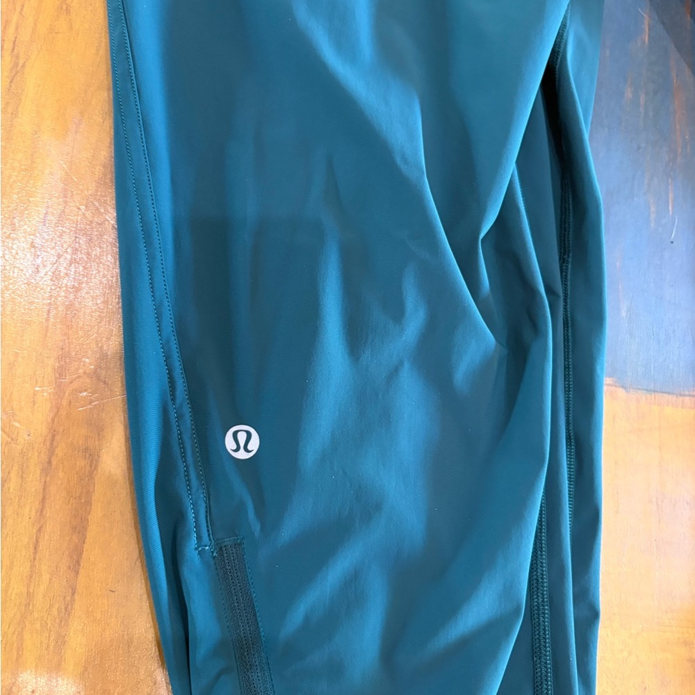 Lululemon adapted state storm teal Capris - Picture 10 of 10